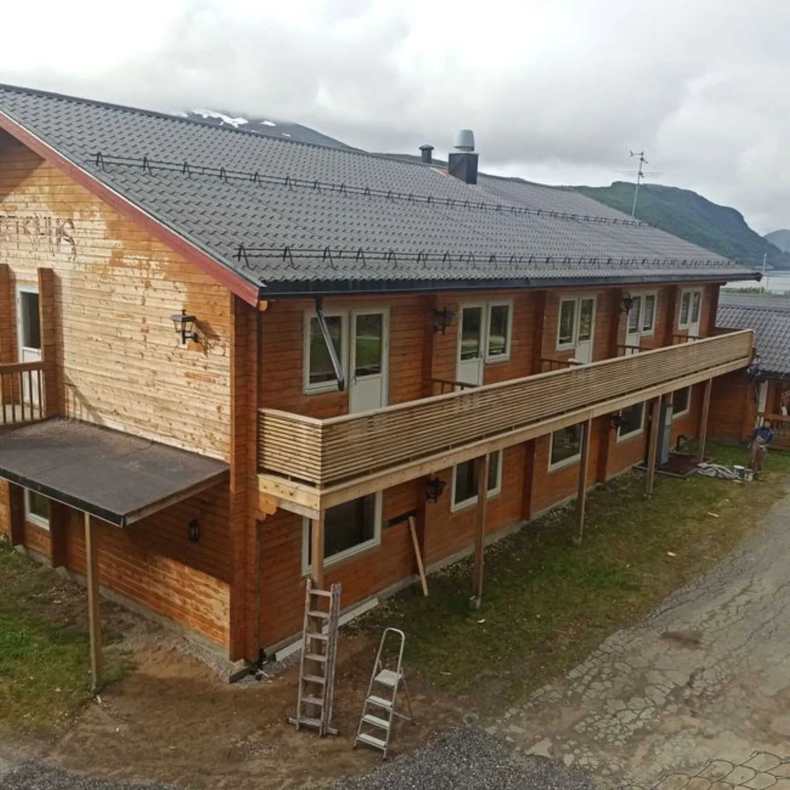 Fagernes Vertshus før — falmet fasade