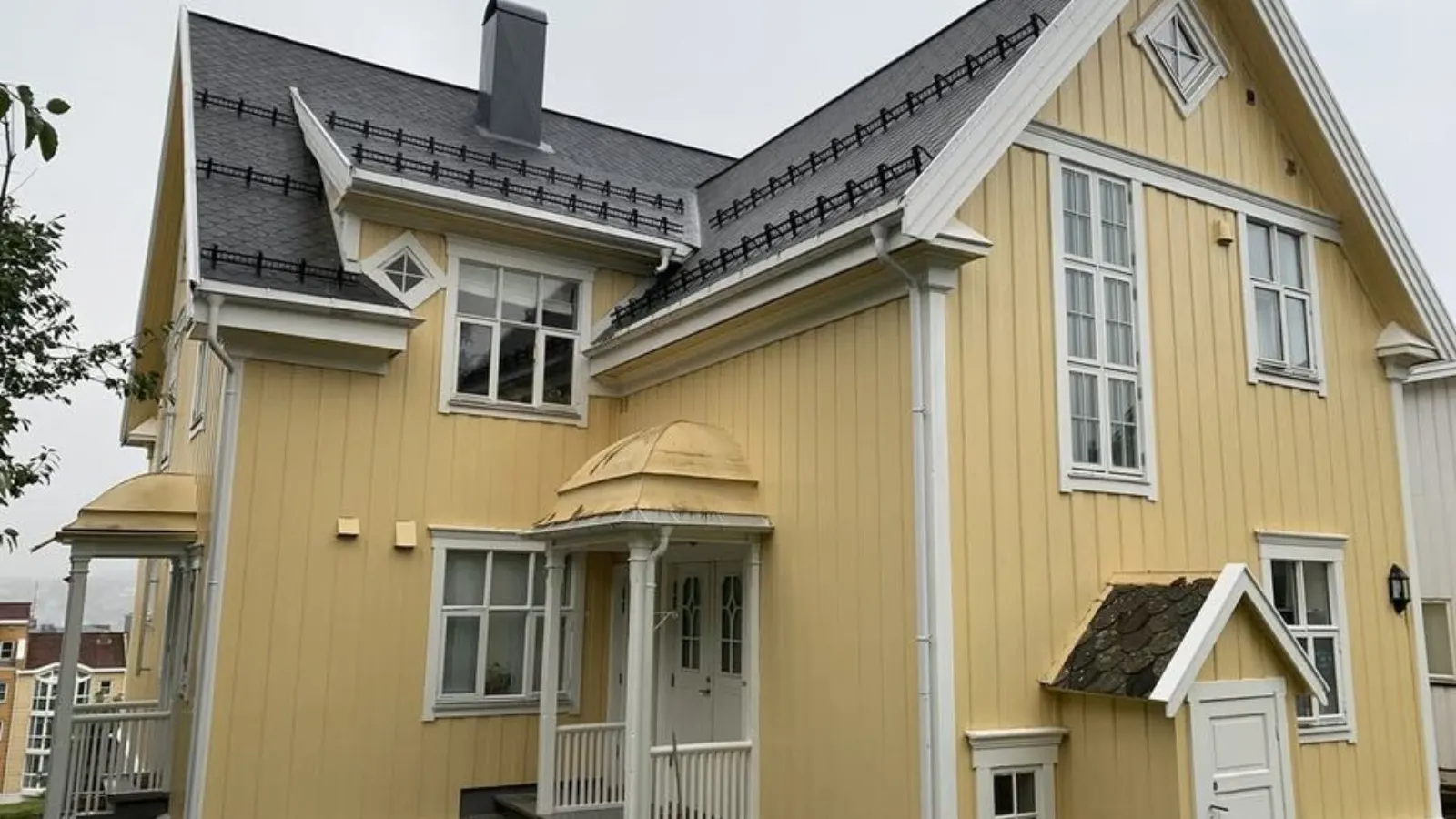 Skolegata — ferdig malt hus