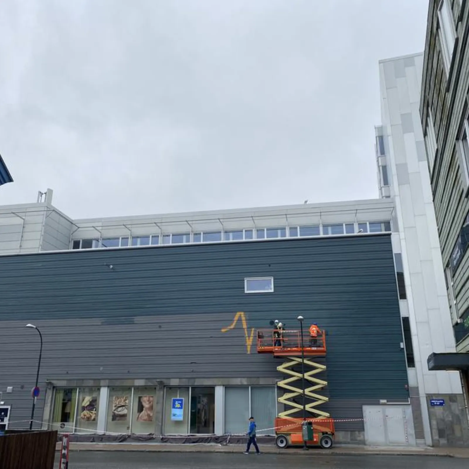 Alti Nerstranda — arbeid fra lift